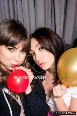 BlackedRaw Riley Reid , Jane Wilde - Best Friend Threesome 122818 3000 px 120 pics 217 MB/1_001.jpeg