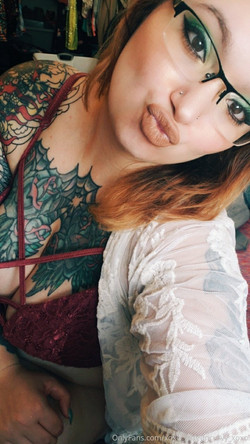 xoxo_tattedncurvy_xoxo/pics/20200821-102626610-If you send a tip u get some exclusive content ) be .jpg