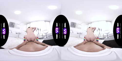 TmwVRnet_Sexy_Babe_Makes_a_Guy_Love_Her_More_Videogames_(Oculus).mp4