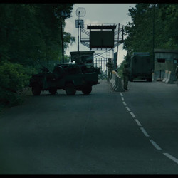 How.I.Live.Now.2013.1080p.BluRay.DDP.5.1.8bit.H.265-iVy.mkv